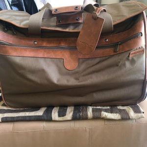 Partman travel bag 21 x 13 x 11 wheeled tote